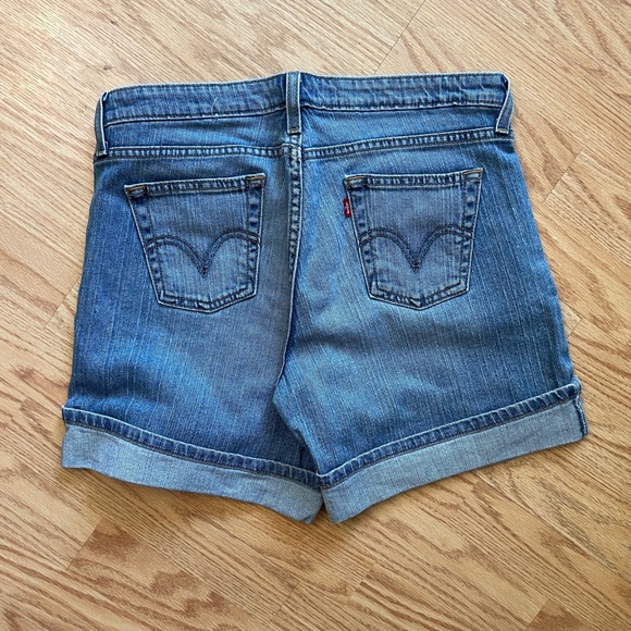 Levi's 545 Low Rise Denim Shorts Women's Size 6 - Picture 2 of 3